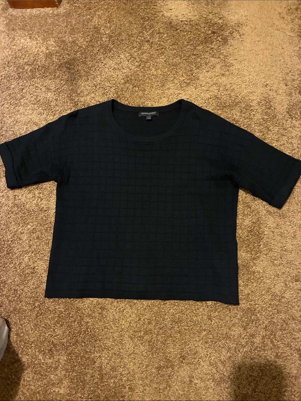 BANANA REPUBLIC. Size M. Dark Black Short-Sleeve Textured Knit Sweater. EUC